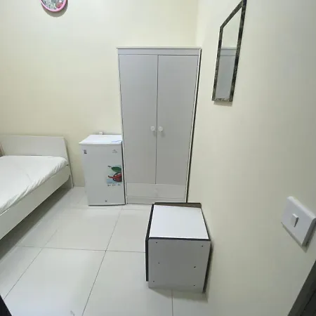 Small Budget Rooms For 'Girls' Only In Dubai, Marina Exterior photo