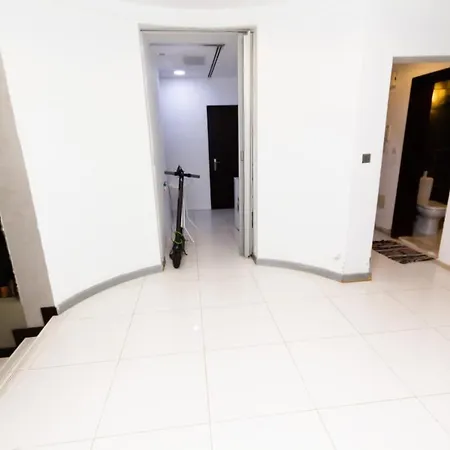 Small Budget Rooms For 'Girls' Only In Dubai, Marina Exterior photo