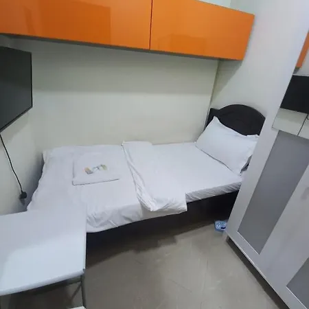 Small Budget Rooms For 'Girls' Only In Dubai, Marina Exterior photo
