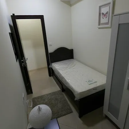Small Budget Rooms For 'Girls' Only In Dubai, Marina Exterior photo