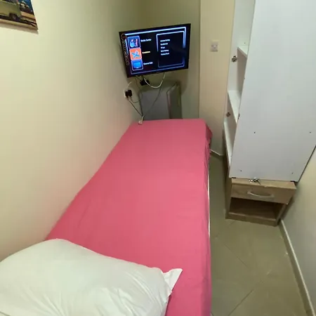Small Budget Rooms For 'Girls' Only In Dubai, Marina Exterior photo