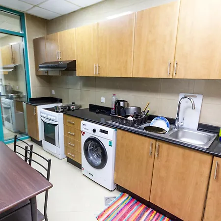 Small Budget Rooms For 'Girls' Only In Dubai, Marina Exterior photo