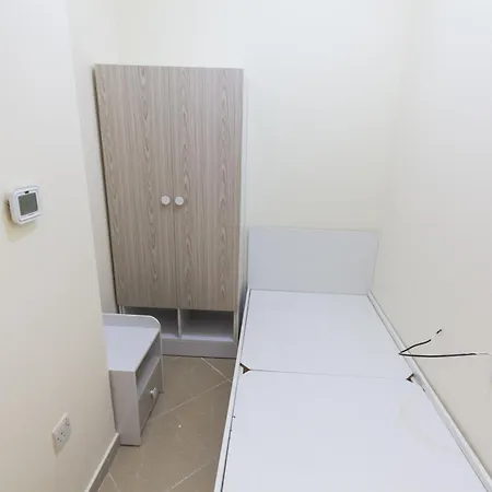 Small Budget Rooms For 'Girls' Only In Dubai, Marina Exterior photo