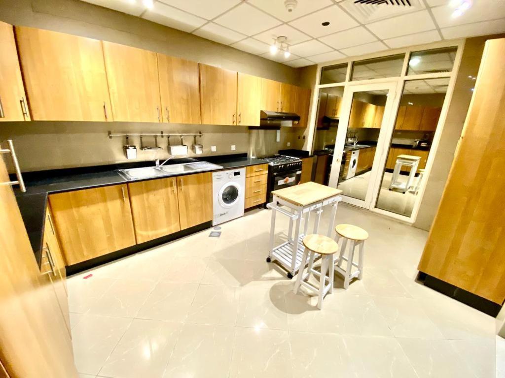 Small Budget For 'girls' Only In Dubai, Marina Homestay *