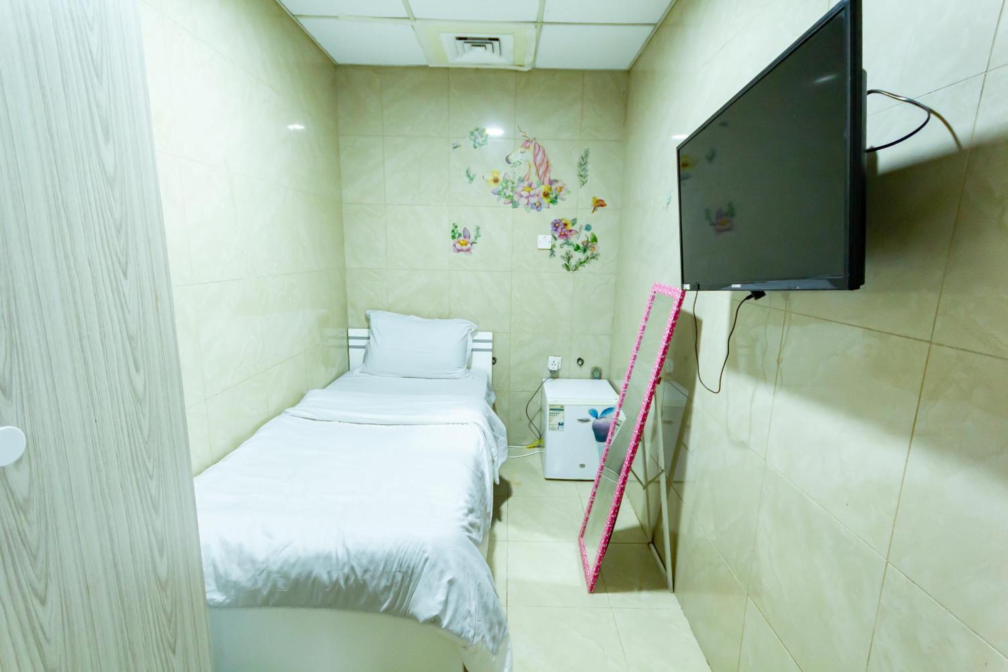 Homestay Small Budget For 'girls' Only In Dubai, Marina *