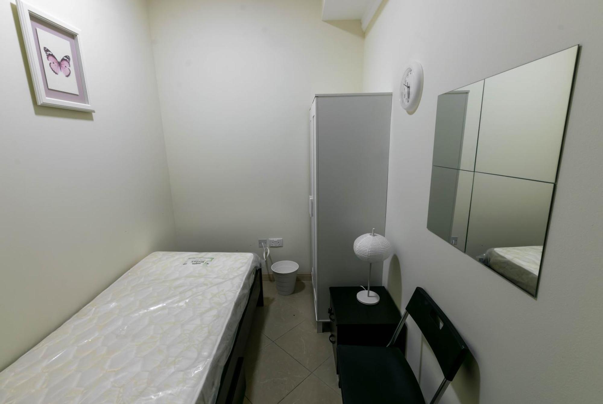 Small Budget For 'girls' Only In Dubai, Marina Homestay