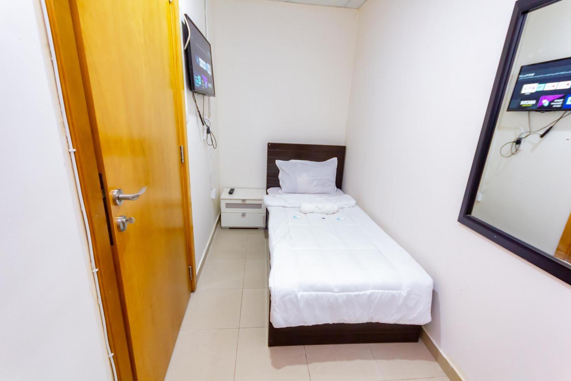 Homestay Small Budget For 'girls' Only In Dubai, Marina *