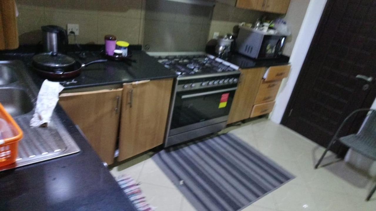Homestay Small Budget For 'girls' Only In Dubai, Marina Dubai