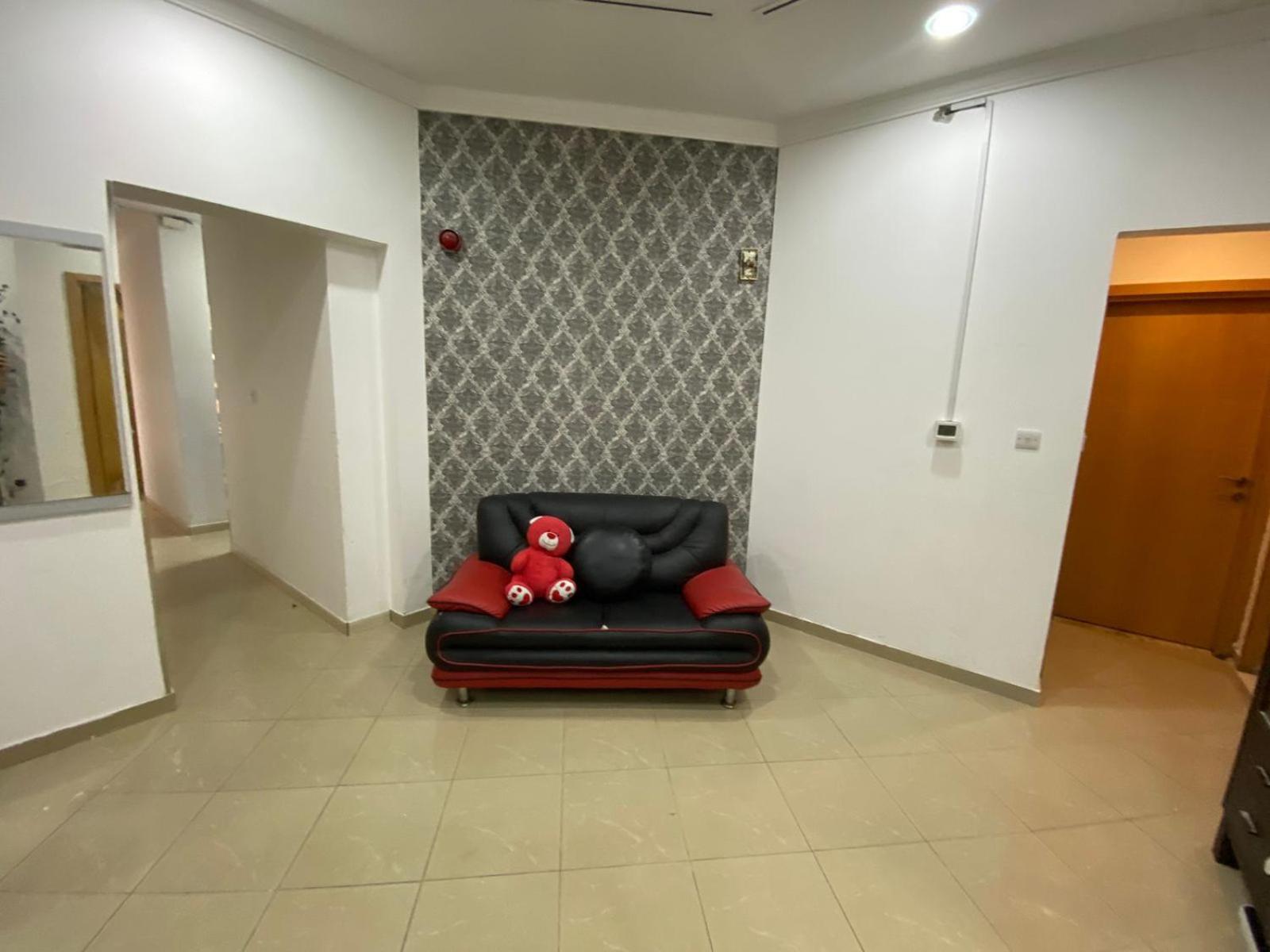 Homestay Small Budget For 'girls' Only In Dubai, Marina *
